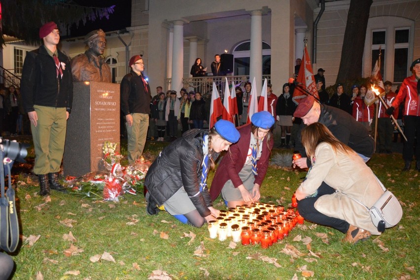 Capstrzyk Niepodległości przy pomniku gen. Stanisława Sosabowskiego