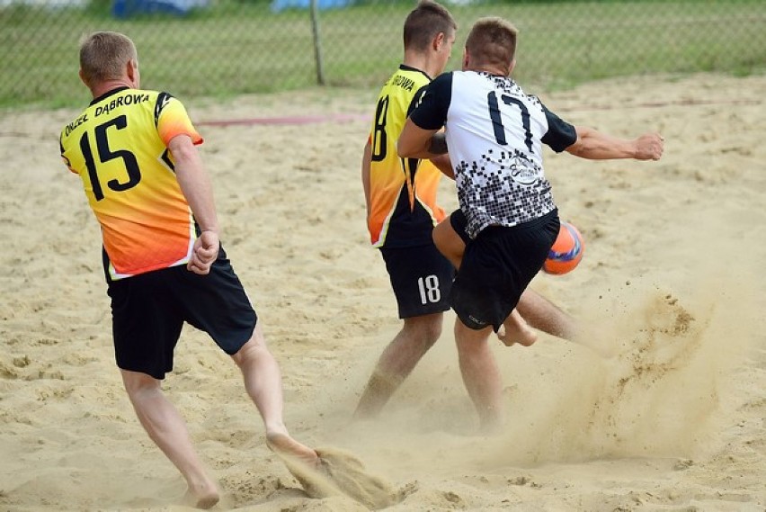 Dąbrowa okazała się najlepsza podczas rozgrywanego na plaży...