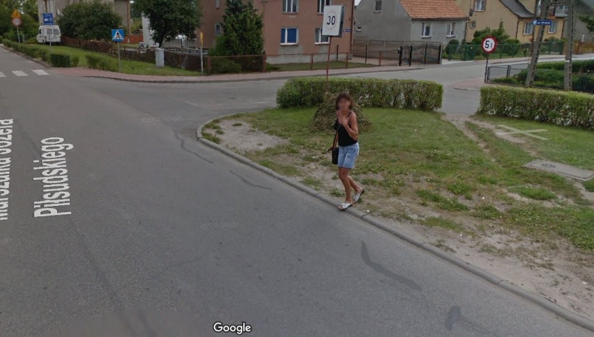 Przyłapani przez Google Street View na ulicach Mroczy -...