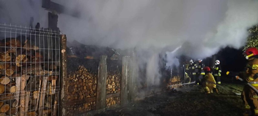 Przyczyny pożaru stodoły bada nowotomyska policja.