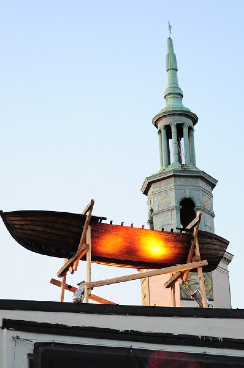 "Budujcie arkę" - nawołuje artysta, Radosław Gryta, za...