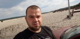 Znany youtuber zakopał się seicento na Pustyni Błędowskiej. Akcja ratownicza trwała dwie godziny. Zobacz film