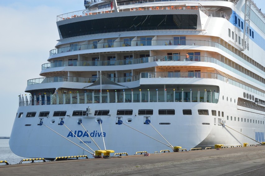 AIDAdiva ponownie w Gdyni. Ekskluzywny wycieczkowiec zacumował przy Nabrzeżu Francuskim [zdjęcia]
