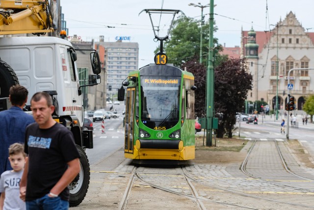 Na Świętym Marcinie, na odcinku od Gwarnej do Ratajczaka, nadal trwają prace budowlane. Od poniedziałku jednak zostaje tutaj wznowiony ruch tramwajowy. Po roku na stałe trasy wrócą linie nr 2, 5, 9, 13, 16 oraz 201.