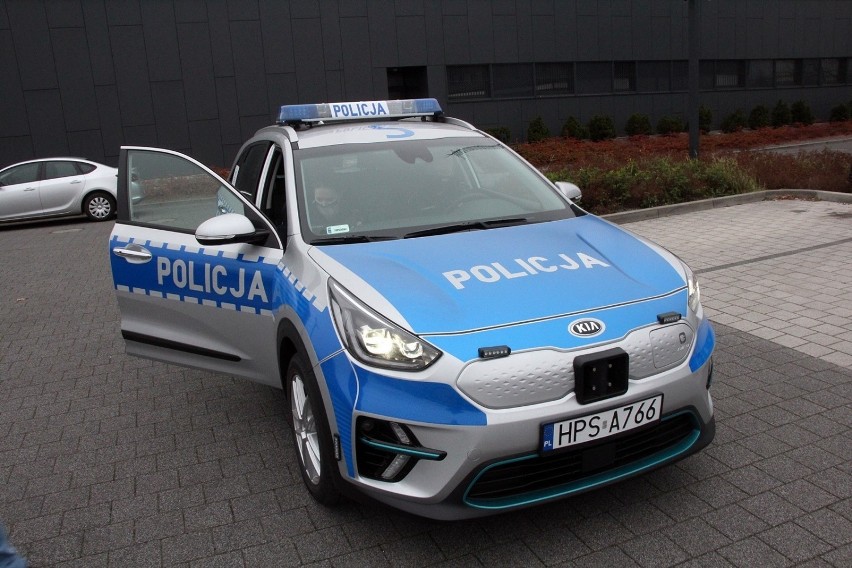 Do komendy policji w Skarżysku-Kamiennej trafił już radiowóz...