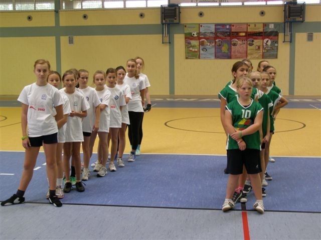 Dąbrowa Tarnowska: Zdjęcia z halowej piłki nożnej dziewcząt
