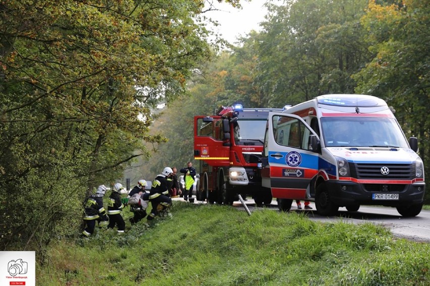 Wypadek pod Smolicami. Dwie osoby trafiły do szpitala [ZDJĘCIA]                     