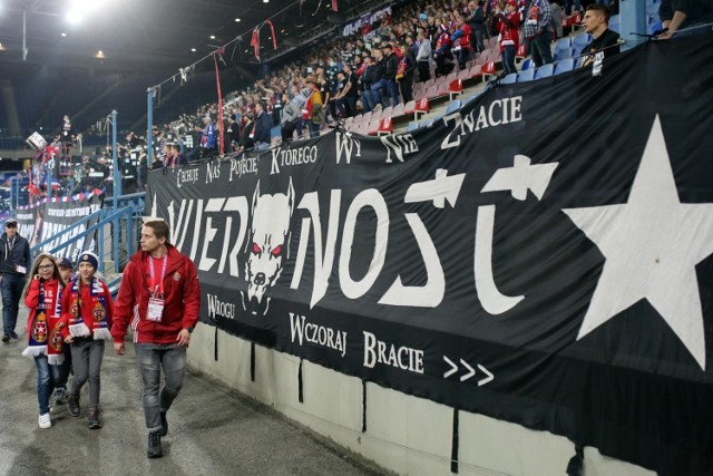 27 klubów z niższych lig wsparło finansowo Wisłę Kraków