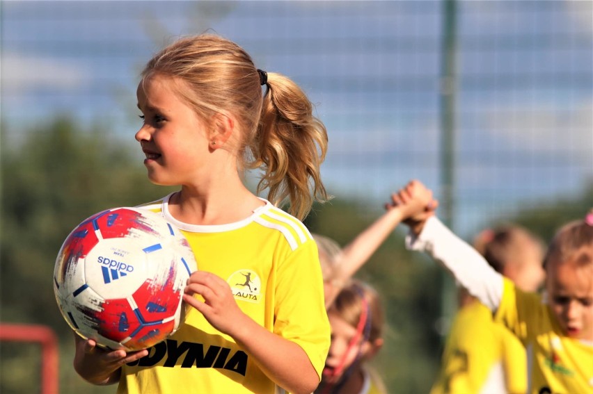 Flauta Gdynia Ladies prowadzi nabór do sekcji piłki nożnej. Treningi rozpocząć mogą dziewczynki w wieku od 6 do 10 lat ZDJĘCIA