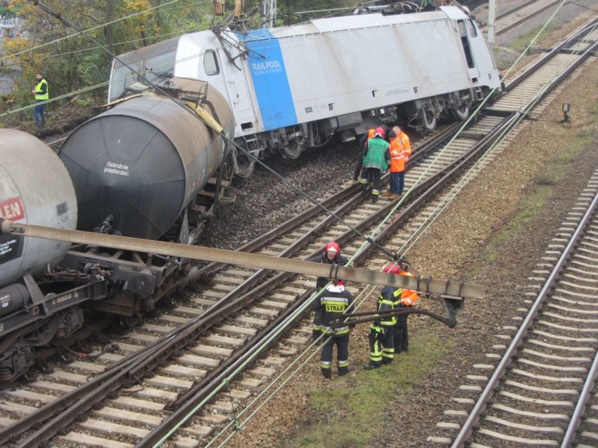 Gniezno: wypadek kolejowy pod wiaduktem