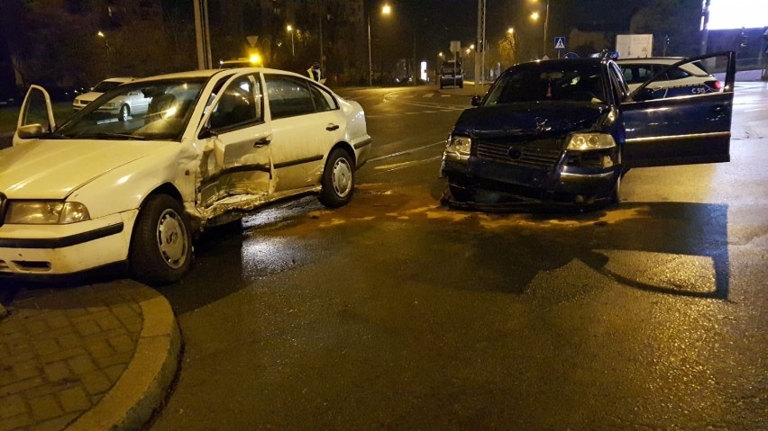 W centrum Grudziądza zderzyły się dwa samochody