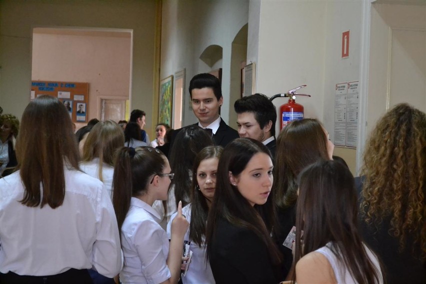 Matura 2015 Częstochowa. Maturzyści ze Słowackiego rozpoczęli egzamin [ZDJĘCIA, WIDEO]