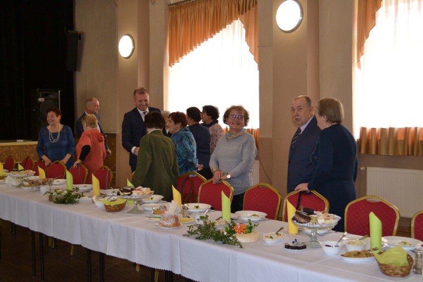 Śniadania wielkanocne w gminie Lewin Brzeski. Łączna liczba uczestników przekroczyła 60 osób [ZDJĘCIA]