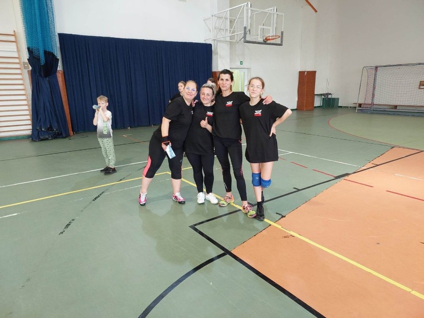 Turniej siatkówki i festyn rodzinny Zagrali samorządowcy, trenerzy i działacze