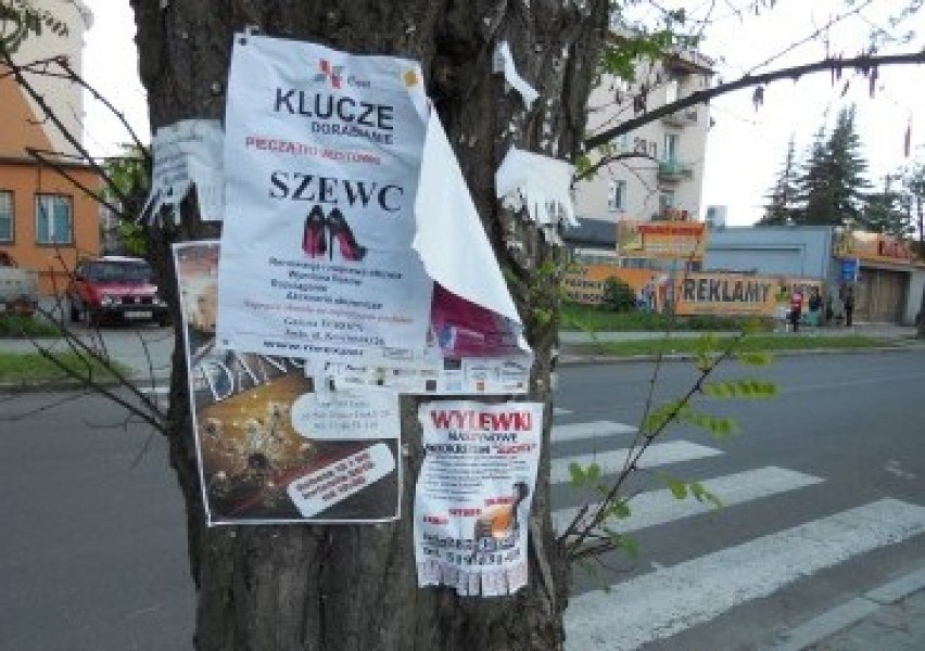 Nielegalne plakaty w Jaśle