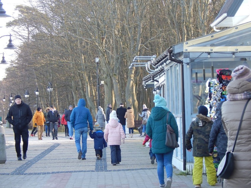 Sobotnie popołudnie i tłumy spacerowiczów w Ustce [ZDJĘCIA] - 15.01.2022