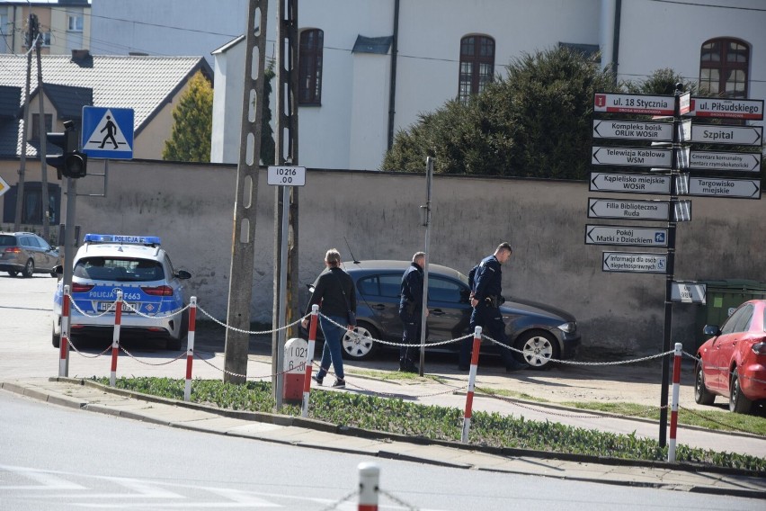 Wieluńscy policjanci jadąc na pilną interwencję zderzyli się z osobówką