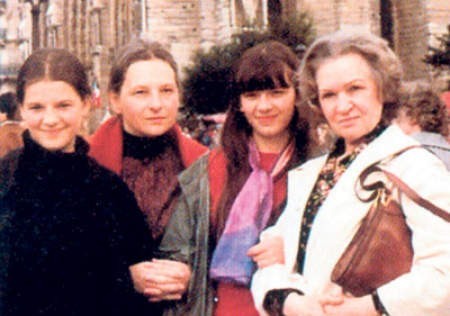 Paryż 1978 rok. Juliette Binoche (pierwsza z lewej) z matką, siostrą i babcią Julią z domu Młynarczyk.