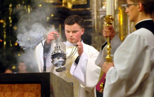 W ciągu ostatnich lat można zauważyć nadchodzący trend z zachodu - mniej wiernych w kościele. Gołym okiem widać, że osób na niedzielnej mszy jest coraz mniej. 

Religijność w woj. śląskim - spada liczba wiernych [sprawdź RAPORT 2018]

Z raportu Instytutu Statystyki Kościoła Katolickiego wynika, że w 2016 r. w niedzielnych mszach świętych wzięło udział zaledwie 36,7% wiernych, i tylko 16% z nich przyjęło komunię - w latach wcześniejszych liczby te były sporo wyższe.

Czytaj więcej, kliknij w kolejne zdjęcie >>>