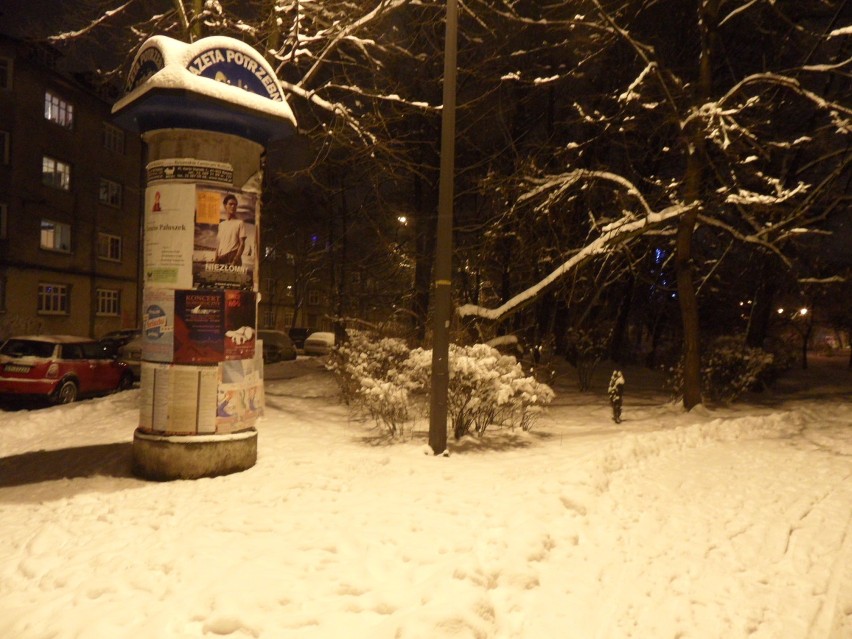 Bytom : Zima 2015 - ośnieżone miasto. Wieczorny spacer
