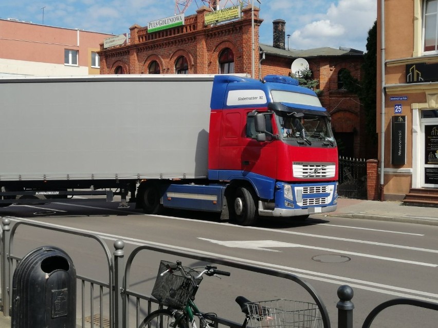 Będzie więcej kamer monitoringu. Czy ciężarówki znikną z centrum Goleniowa?