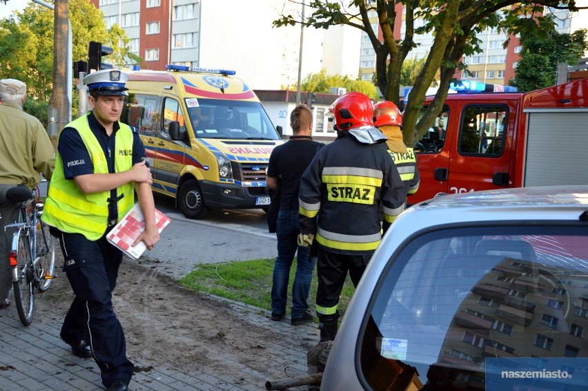 Wypadek na skrzyżowaniu ulic Kaliska - Zbiegniewskiej we Włocławku. 21-latka trafiła do szpitala 