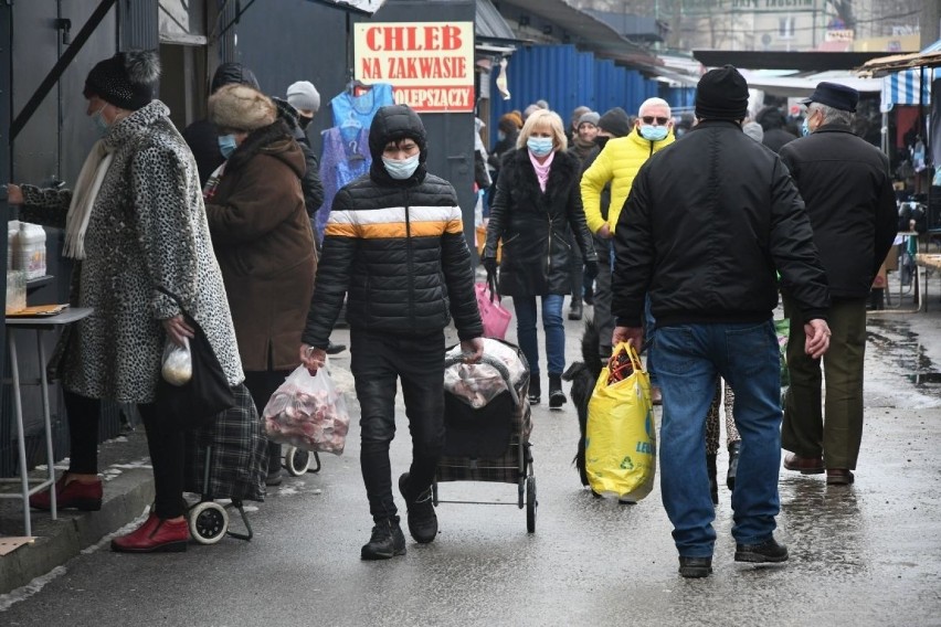 We wtorek, 23 lutego na kieleckie bazary przybyły tłumy...