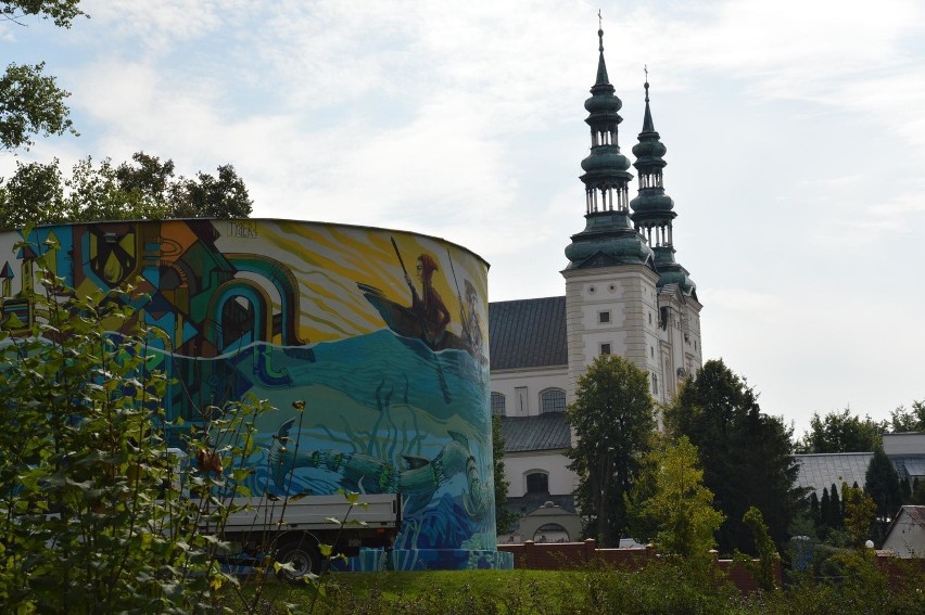 Mural Tybera zdobi już miejskie błonia w Łowiczu (Zdjęcia) 