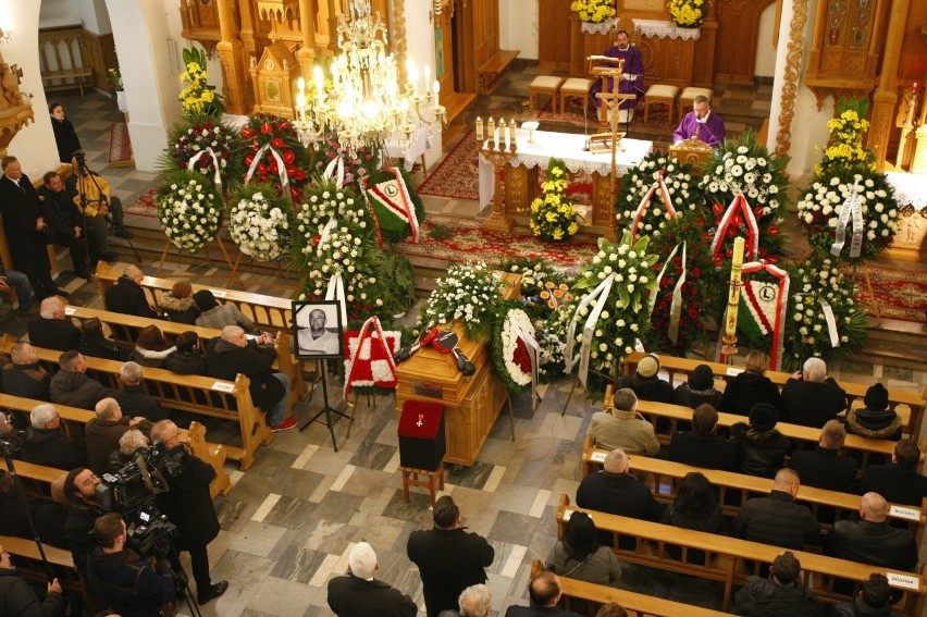 Wzruszające sceny. Tak wyglądało pożegnanie Andrzeja Gmitruka przez świat boksu [ZDJĘCIA]