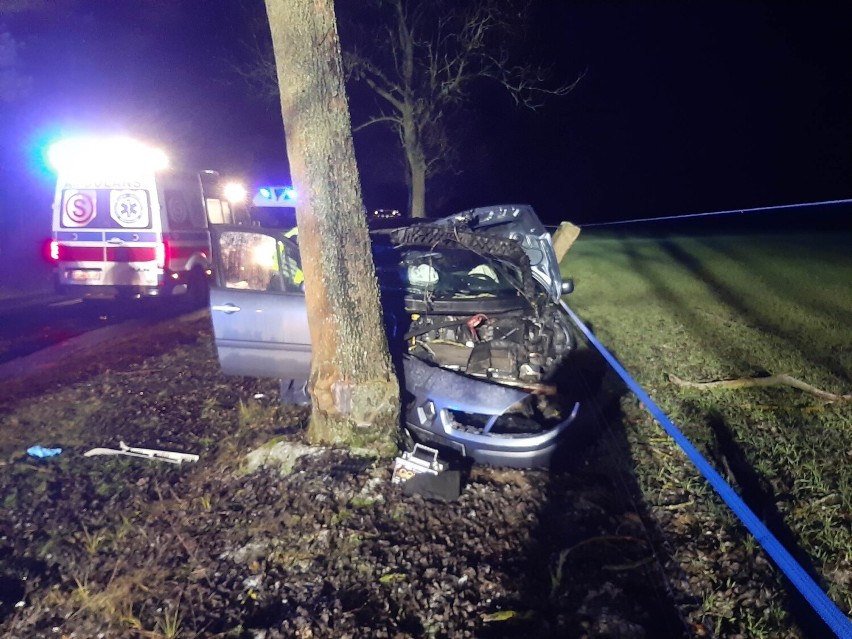 Wypadek na trasie Budzyń-Brzekiniec. Dwie osoby w szpitalu