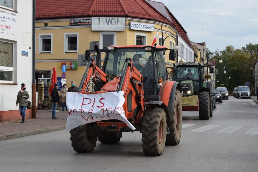 Protest rolników w Wieluniu. Ciągniki w centrum miasta i...