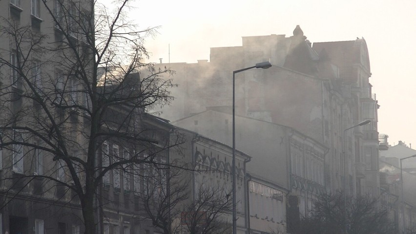 Smog w Kaliszu. Rządowe Centrum Bezpieczeństwa ostrzega przed złą jakością powietrza