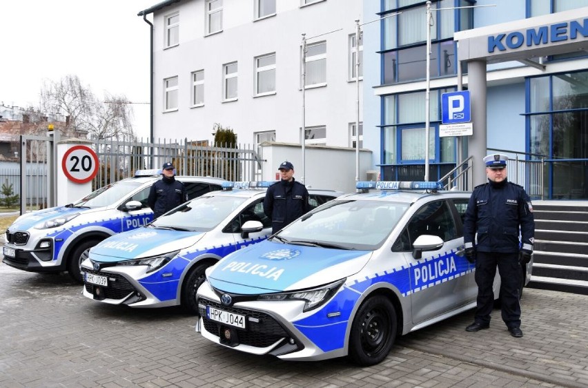 Trzy nowe samochody dla jarosławskich policjantów [ZDJĘCIA]