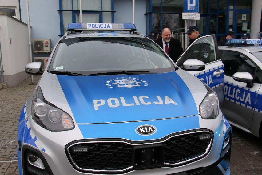 Trzy nowe samochody dla jarosławskich policjantów [ZDJĘCIA]