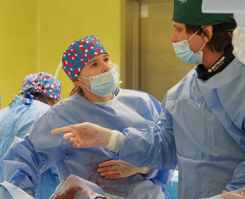 Nałęczów. Światowej sławy kardiolodzy „na żywo” operują pacjentów w Szpitalu Kardiologii Inwazyjnej Ikardia. Zobacz zdjęcia