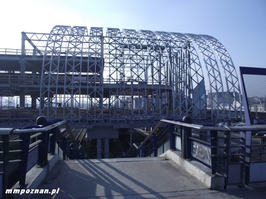 Konstrukcja dachu nad dworcem ma być gotowa do końca lutego