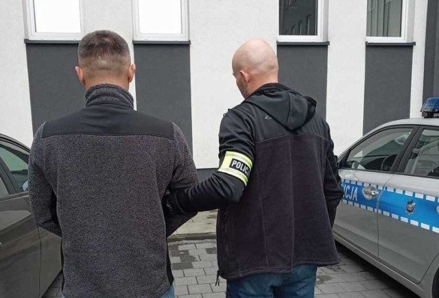 Poszukiwany przez 15 lat mężczyzna został zatrzymany przez dąbrowskich policjantów