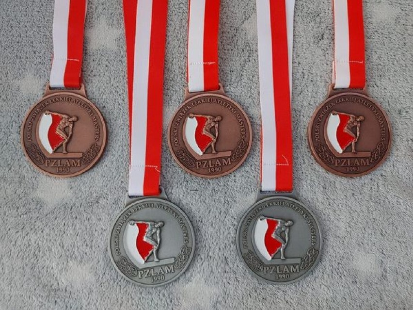 5 medali Piotra Płoskońskiego z KBKS Radomsko w MP Masters w Lekkiej Atletyce. ZDJĘCIA