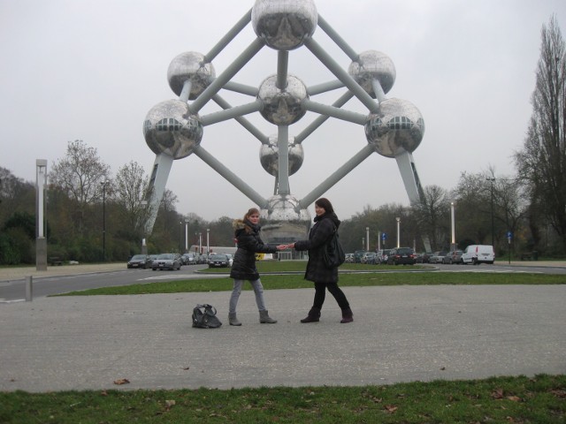 W Brukseli uczennicom z Żor najbardziej podobały się Europarlemant i Atomium, 103-metrowa budowla
