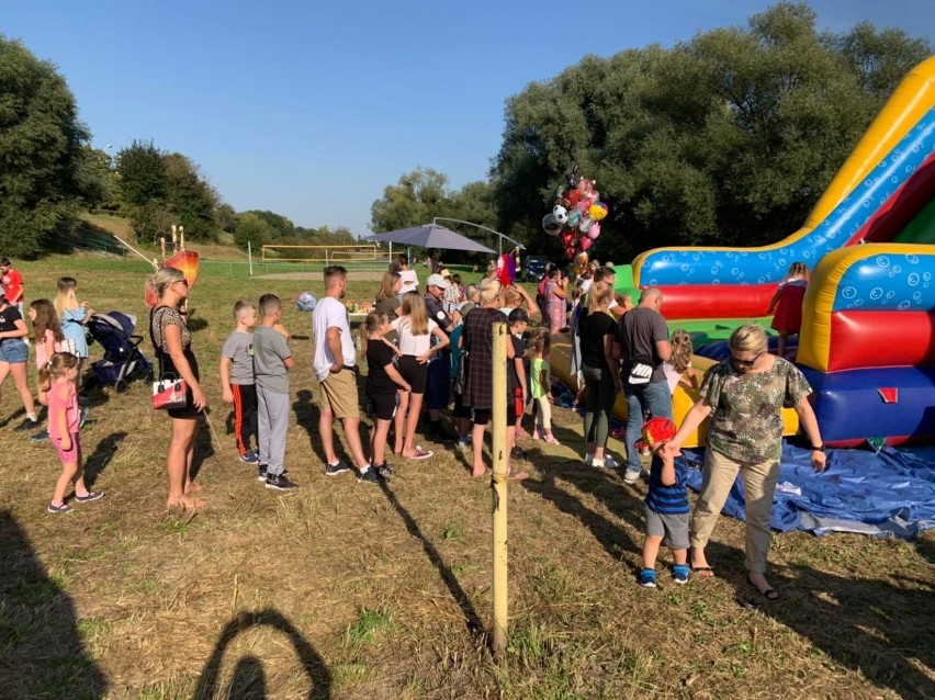 Piknik charytatywny dla Reni Zając na osiedlu Kmiecie w Przemyślu