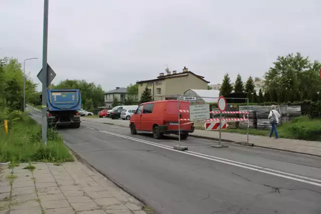 Na odcinku ulicy Szklanej w Radomiu rozpoczęła się wymiana rur sieci kanalizacyjnej i deszczowej.