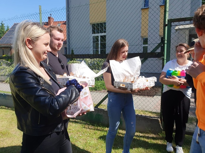 Wolontariusze z ZS nr 1 im. Stefana Garczyńskiego w...