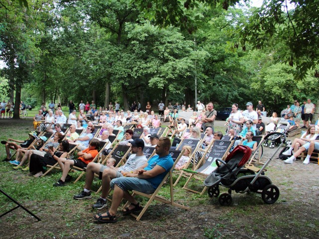 W niedzielę, 16 lipca odbył się kolejny koncert z cyklu "Mała czarna", przy Młynie Dahlamanna. Dla Oborniczan zagrał zespół Supermenki. Mieszkańcy mogli posłuchać znanych utworów w wykonaniu trzech utalentowanych kobiet.