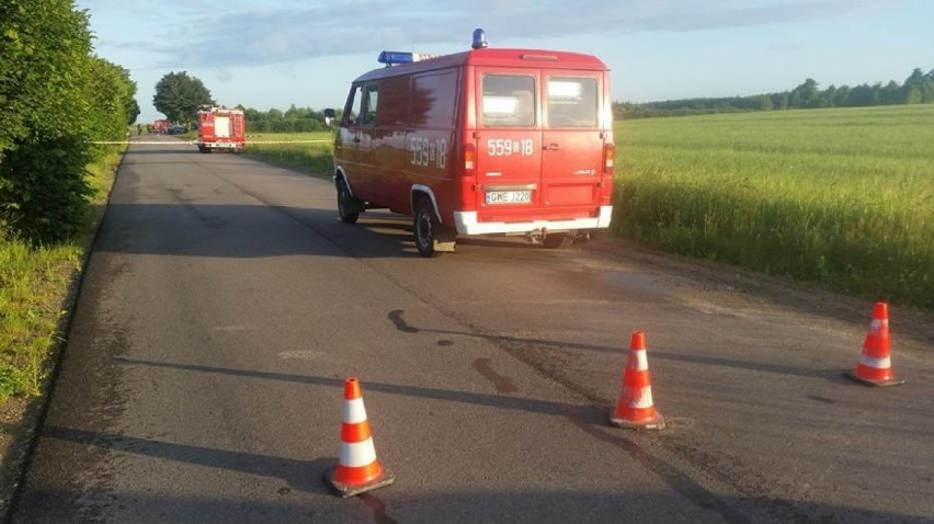 Śmiertelny wypadek koło Zakrzewa. Kierowca wjechał w mieszkańców powiatu lęborskiego ZDJĘCIA,WIDEO