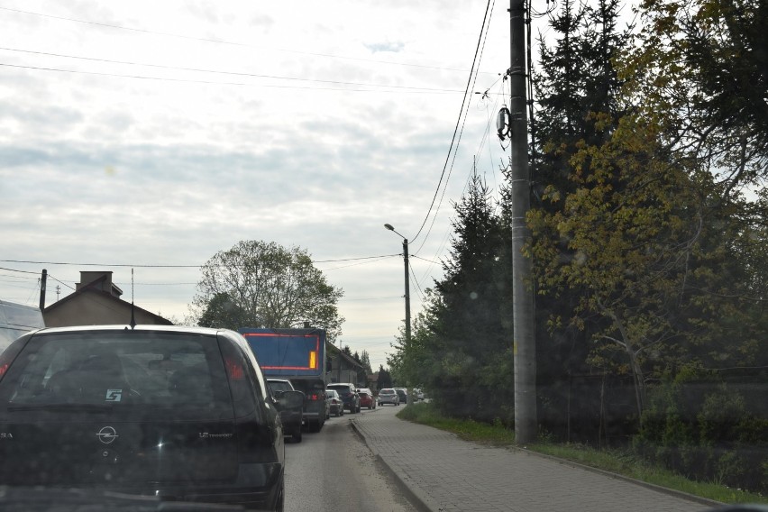 Na ulicach Niedomickiej i Klikowskiej kierowcy stali w gigantycznych korkach