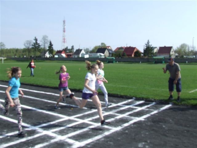 Uczniowie Szkoły Podstawowej nr 1 nie mają sobie równych w lekkoatletyce. Wygrali czwórbój zarówno w kategorii dziewcząt, jak i chłopców.