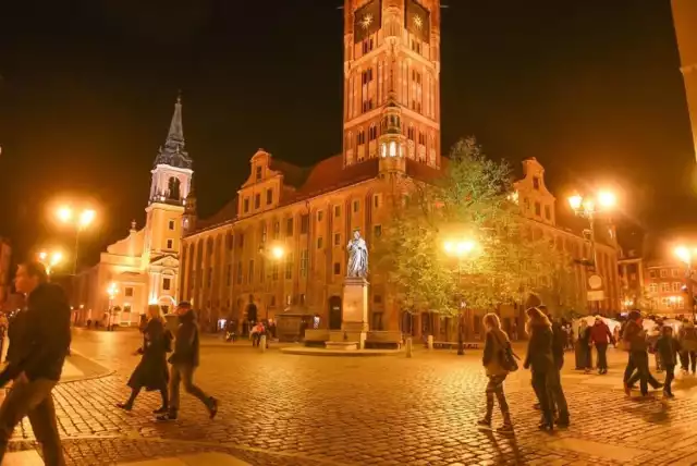 Horror w Toruniu. Zaatakował nożem, bo odkrył dowody zdrady. Policję wezwały dzieci