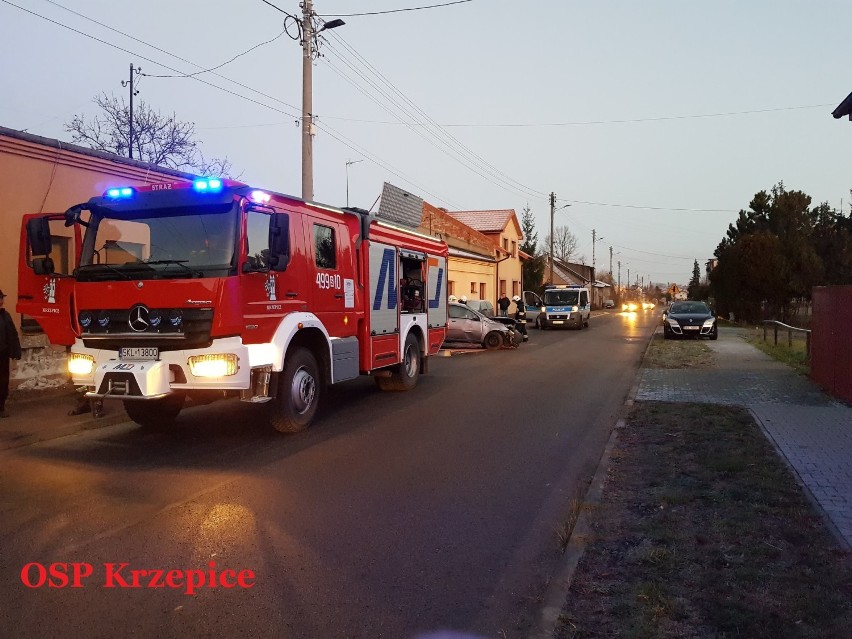 Krzepice: Wpadł w poślizg i uderzył w budynek