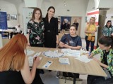 Punkt Informacyjno-Edukacyjny dla obywateli Ukrainy w Wałbrzychu: Gdzie do pracy, nauki języka i po pomoc w opiece nad dziećmi?