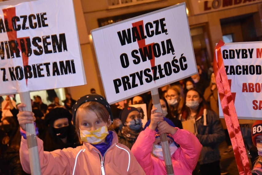 Wojna kobiet w Rybniku. Potężny protest przeszedł ulicami miasta